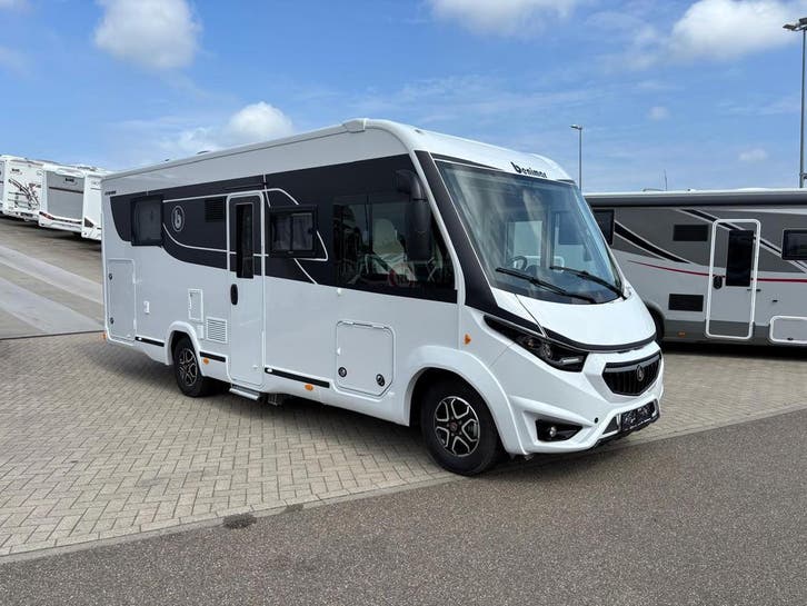 Benimar Amphytrion 998 nieuw met daginschrijving 18965, Caravans en Kamperen, Mobilhomes, Cassettetoilet, Handgeschakeld, L-zit