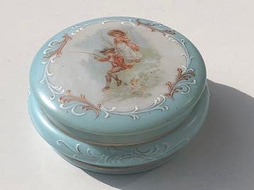 Boîte - verre opalin - Boîte à bijoux / bonbonnière