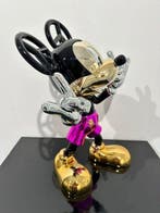 Van Apple - World Peace - Mickey Pink