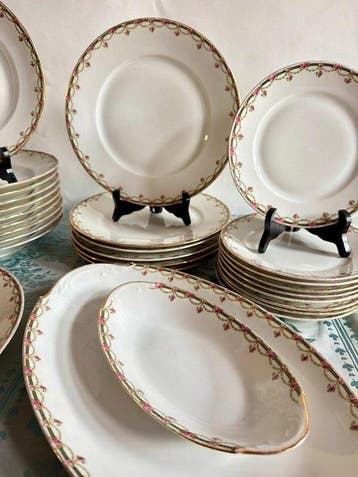 F. Legrand & Cie - Eetservies (28) - Porselein, Verguld -