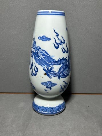 Blauw-witte drakenpatroon bloemenvaas voor het schrijfbureau