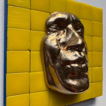 gregos - Golden kiss on yellow tiles