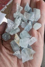 Natuurlijke aquamarijn kristallen lot – lichtblauwe ruwe