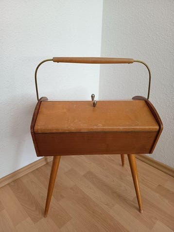 Naaidoos - Hout - Vintage houten naaikist op poten met, Antiek en Kunst