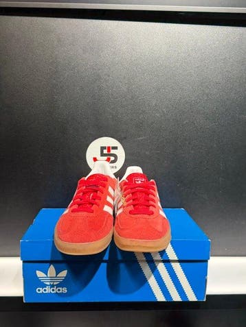 Adidas - Platte schoenen - Maat: EU 38.5, Nieuw