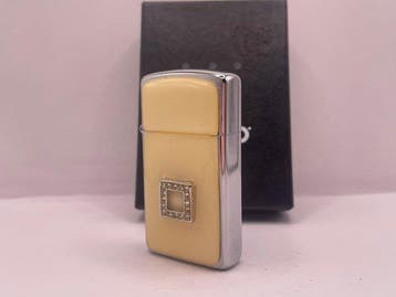 Zippo - ZIPPO SLIM MARQUETE - PIERRES SWAROVSKI - Zonder