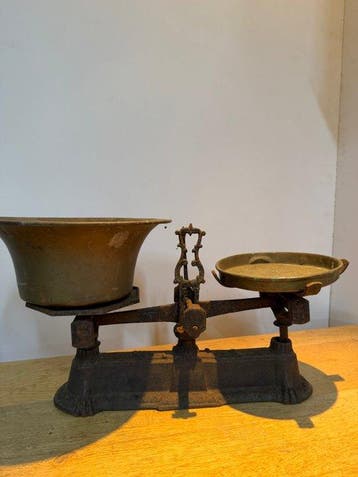 Weegschaal - Antieke Roberval-type balansweegschaal met twee