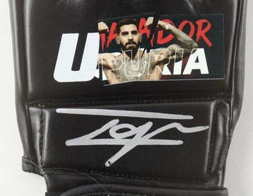 UFC - Ilia Topuria - Signed Glove, Nieuw