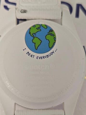 Omega x Swatch - Mission to Earth (Moonshine Gold) - Sans, Handtassen en Accessoires, Nieuw