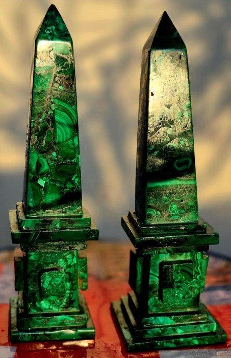 malachiet Obelisk - Hoogte: 70 mm - Breedte: 50 mm- 717 g -, Verzamelen, Mineralen en Fossielen