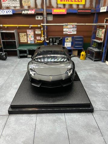 Welly 1:18 - Voiture miniature - Lamborghini Aventador