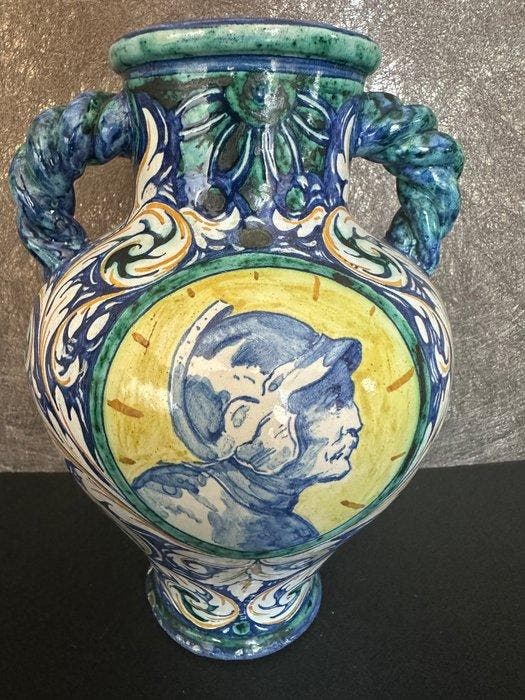 Renaissance Revival Majolica Vase - Signed Wegener - Germany, Antiek en Kunst, Antiek | Glaswerk en Kristal