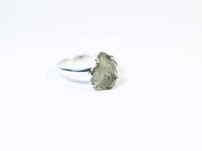 ring Moldaviet / nieuw - 2.84 g - (1), Verzamelen, Mineralen en Fossielen