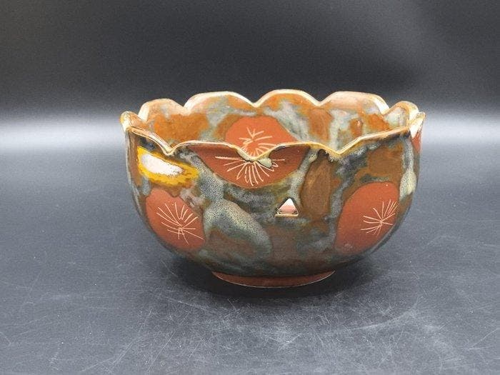 Fruitschaal - Temmoku-Glazed Fruit Bowl with Chrysanthemum, Antiek en Kunst, Antiek | Overige Antiek