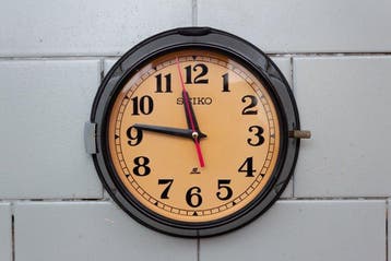 Wandklok - Seikosha CO. LTD Seiko - Staal, Bakeliet,, Antiek en Kunst
