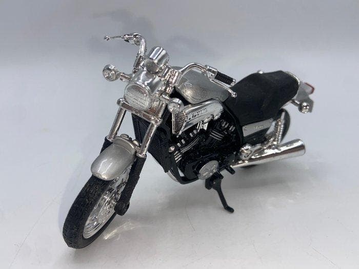 Maisto 1:18 - Modelauto (11) - Collectie Prestige – Yamaha, Hobby & Loisirs créatifs, Voitures miniatures | 1:5 à 1:12