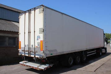 Veiling: Gesloten Oplegger Samro ST39MHPE 2008