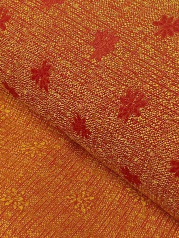 Tessuto Scenografico Rosso Caldo e Oro – Eleganza Decisa -, Antiek en Kunst, Antiek | Tapijten, Tafelkleden en Textiel
