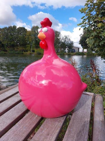 Beeld, funny fuchsia balloon chicken - 40 cm - polyresin