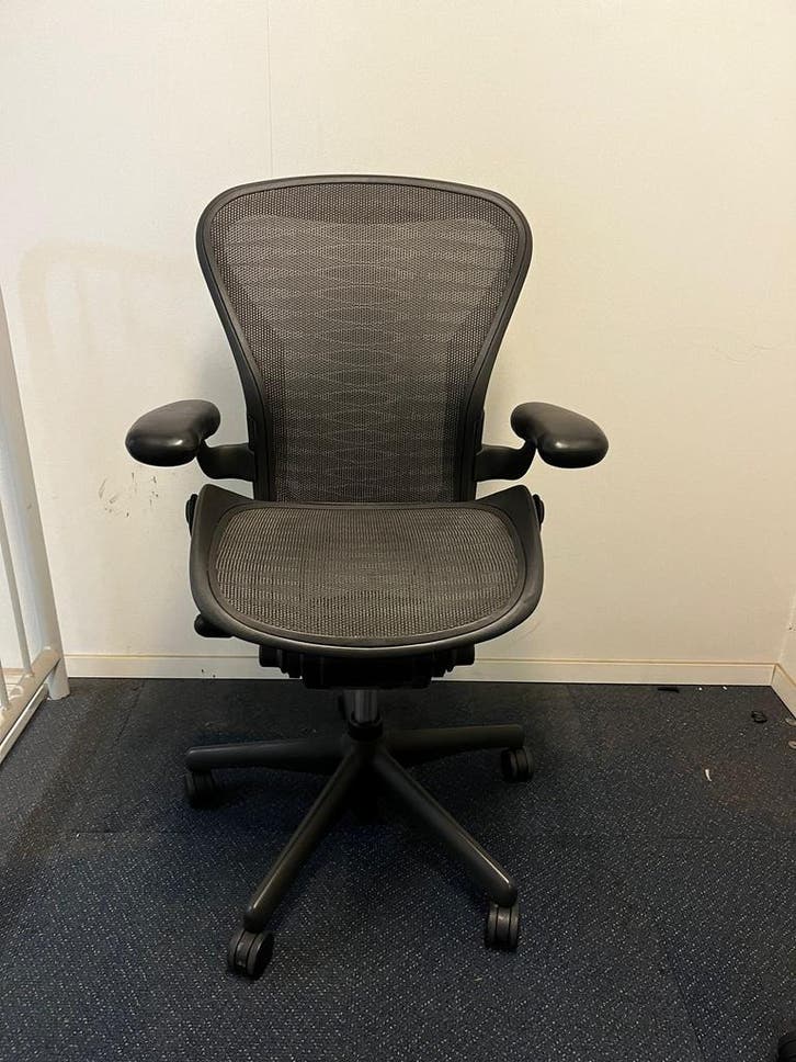 Herman Miller Aeron Bureaustoel - Refurbished - Nieuwstaat, Huis en Inrichting, Bureaustoelen, Bureaustoel, Zwart, Zo goed als nieuw
