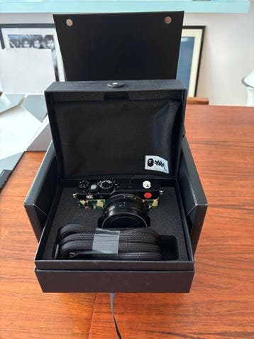 Leica D-Lux 7 “A BATHING APE® x STASH” Limited Special