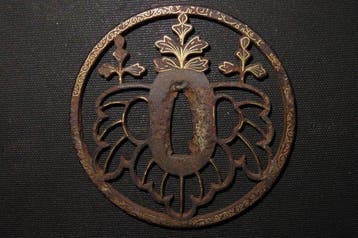 Katana - Fer (fonte/fer forgé) - Gosankirimon Sukashi Tsuba