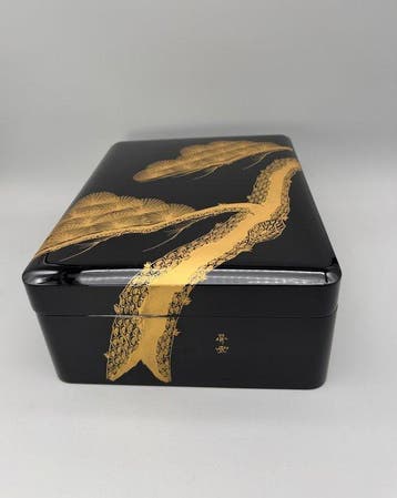Boîte - Boîte japonaise en laque chinkin – motif de pin doré, Antiquités & Art