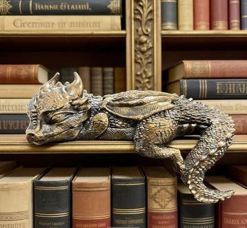 Sophisticated Sleeping Dragon Statue - Durable Resin, Antiek en Kunst