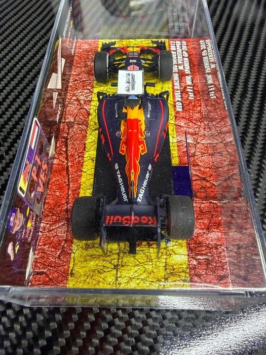 Minichamps 1:43 - Model sportwagen - RED BULL RACING TAG, Hobby en Vrije tijd, Modelauto's | 1:5 tot 1:12