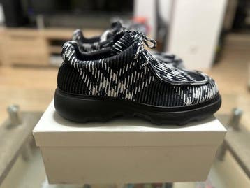 Burberry - Chaussures à lacets - Taille : EU 44, Kleding | Heren, Nieuw