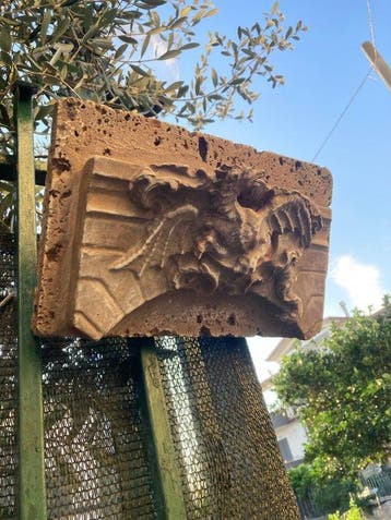 sculptuur, Fregio alato su pietra calcarea - 22 cm -