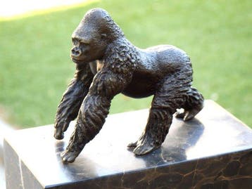 sculptuur, Fraaie bronzen Gorilla - 17 cm - Brons, Marmer -