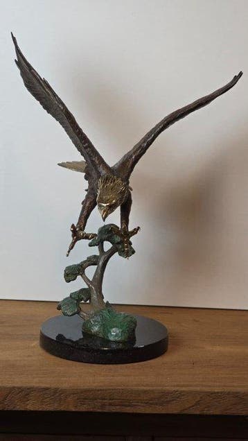 sculptuur, Bronzen adelaar in vlucht. - 37 cm - Brons