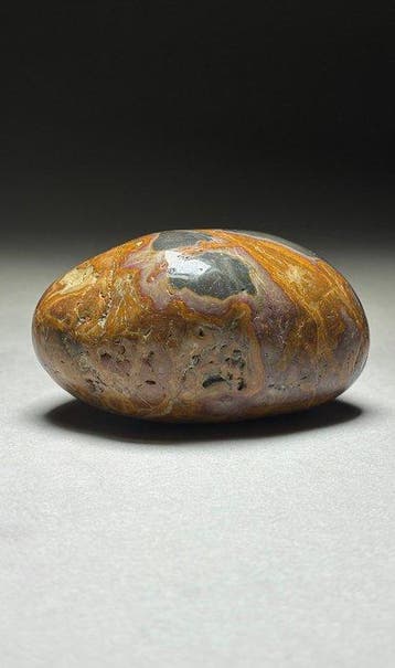 Decoratief ornament (2) - Japan - Natuursteen en hout stand