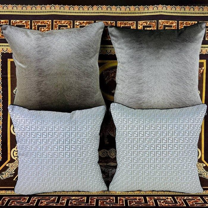 Fendi Casa Nieuwe set van vier - Kussen, Antiek en Kunst, Antiek | Tapijten, Tafelkleden en Textiel