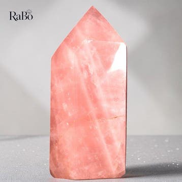 Grote Braziliaanse rozenkwarts obelisk – extra kwaliteit met