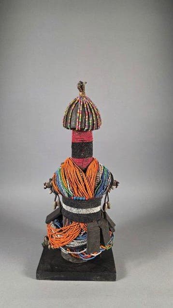 Poupée en bois et perles - Namji - Cameroun (Sans prix de