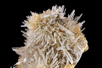 Esthetische naaldvormige hyaline kwarts in grote krullen uit