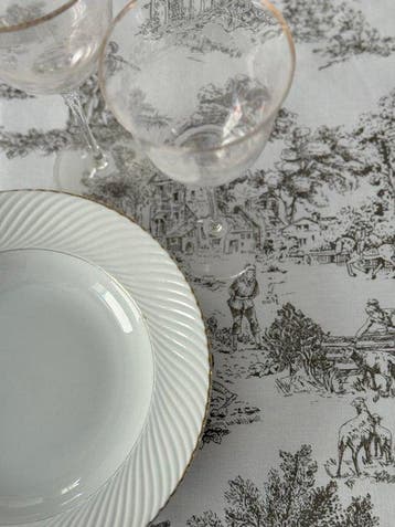 Tafelkleed Toile de Jouy voor grote tafels. Franse elegantie