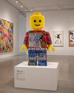Koen Betjes (1992) - LEGO Figure XL - Homage to Banksy