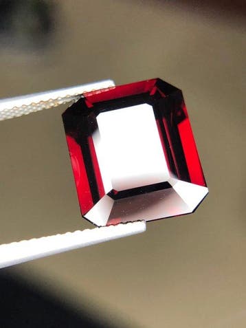 1 pcs Rouge Spinelle - 9.09 ct - Lotus Gemology (Thaïlande)