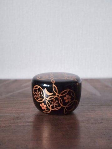 Natsume - Japans zwarte lak Maki-e wierookhouder (Kg) met