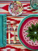 Nappe au motif ikat couleur fuchsia pour grandes tables. 270