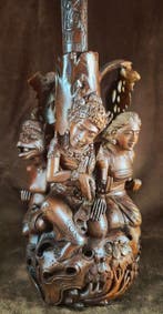 Kerishouder met een keris, uniek ontwerp, gesigneerd -