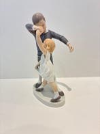 Bing & Grondahl - Figuur - Children Dancing the first Kiss, Antiek en Kunst