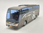 AWM H0 - Véhicules pour trains miniatures (4) - Quatre bus