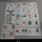 Wereld - Doos met ruim 900 poststukken, Postzegels en Munten, Gestempeld
