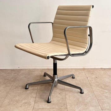 Herman Miller, ICF - Charles & Ray Eames - Stoel - EA107 -