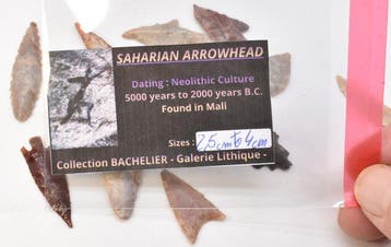 Neolithisch Jasper, Flint 10 pijlpunten van 2,5 cm tot 4 cm