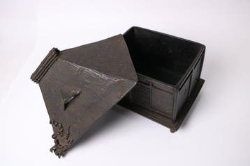 Antiek Japans Sado-bronzen wierookbrander in de vorm van een